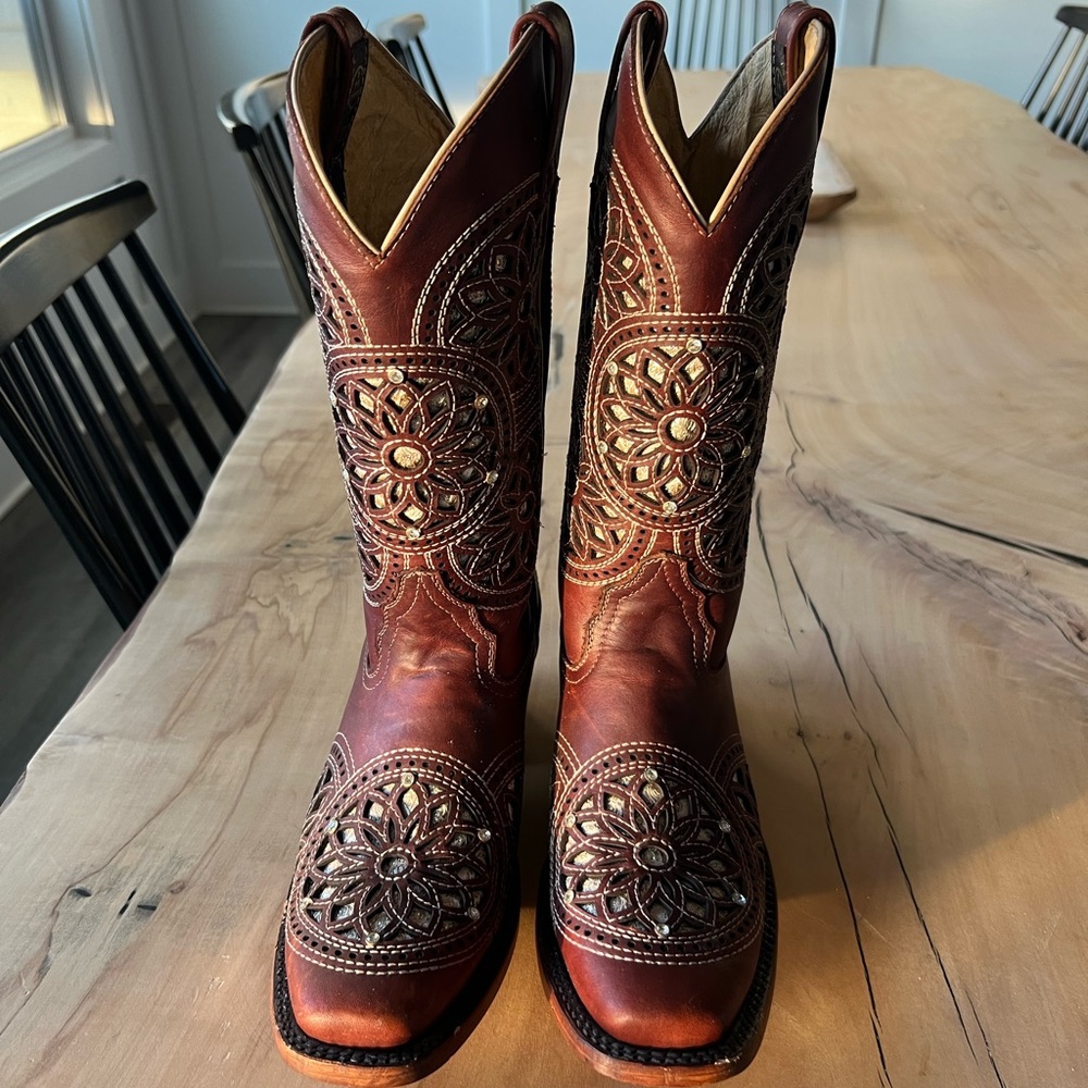 Women’s Seven Star Square Toe Boots